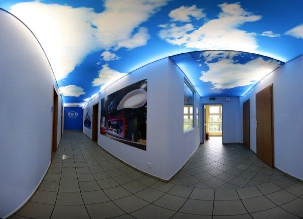 Decoración de interiores con techos tensados